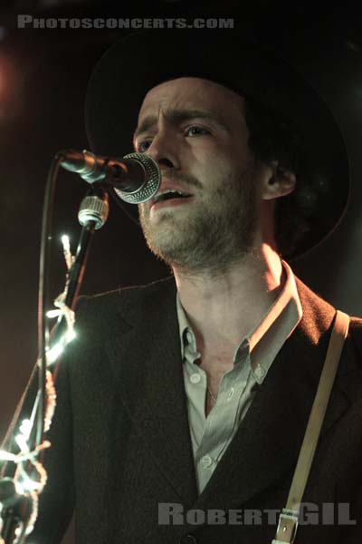 THE VEILS - 2009-04-29 - PARIS - La Maroquinerie - Finn Andrews